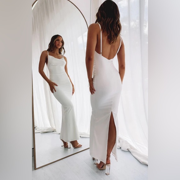 Beginning Boutique kissing you maxi formal dress in pink satin - Picture 5 of 11